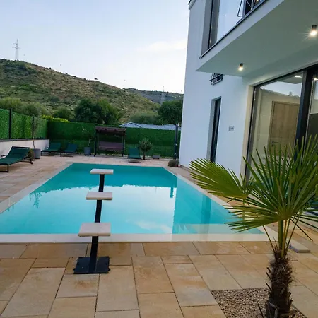 Dream River Escape モスタル